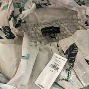 Button down with a a lovely ruffle bottom it is lined